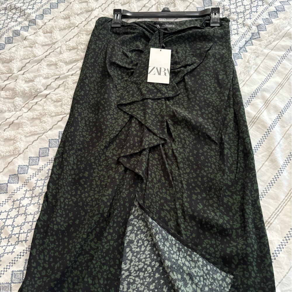 Zara Black and Green Patterned Skirt